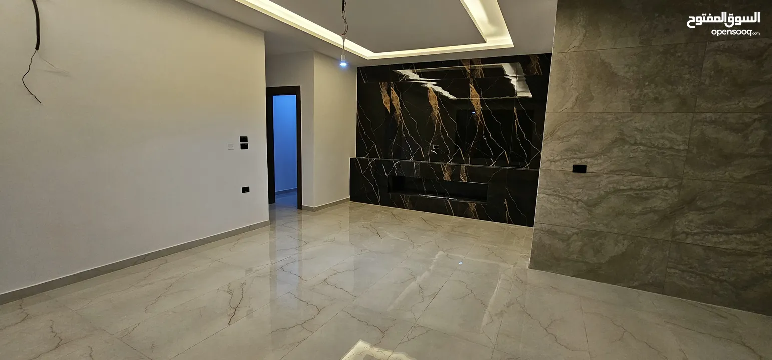 شقه مميزه للبيع طابق اول بسعر مغري من المالك مباشره