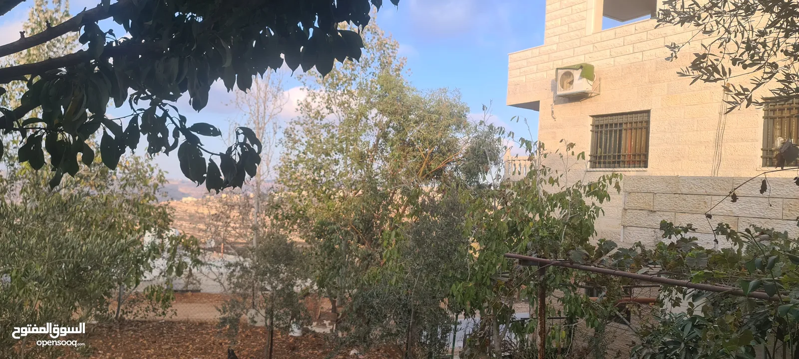 بيت مستقل مع ارض  للبيع بسسب السفر