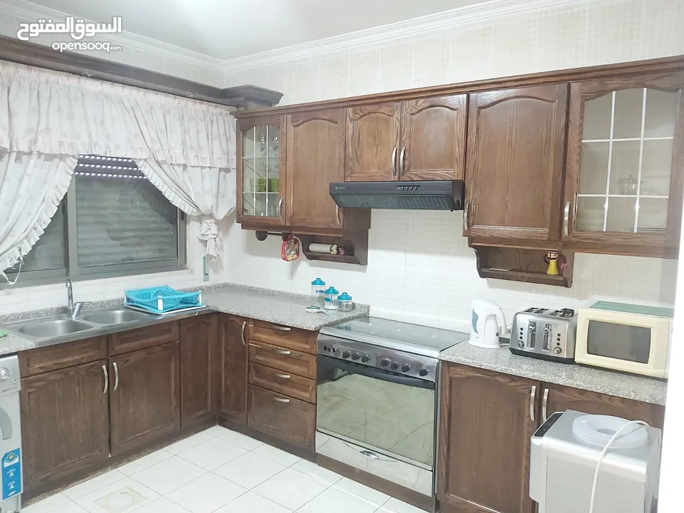 شقة مفروشة للايجار ثلاث غرف نوم في دير غبار