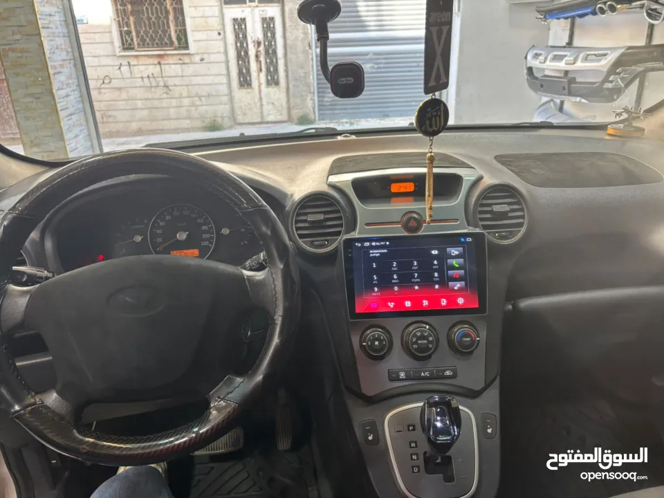 جيب كيا كارينز 2009