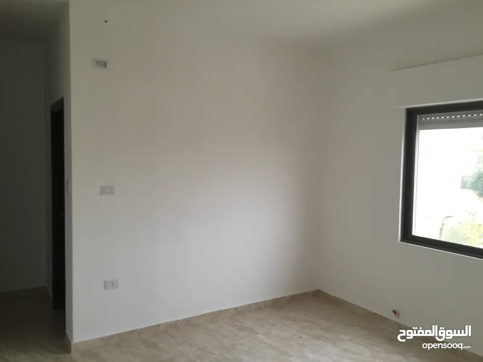 شقة سكن أ ضاحية الامير علي طريق المطار بجانب مدارس بيت المقدس 130 متر مربع طابق 2
