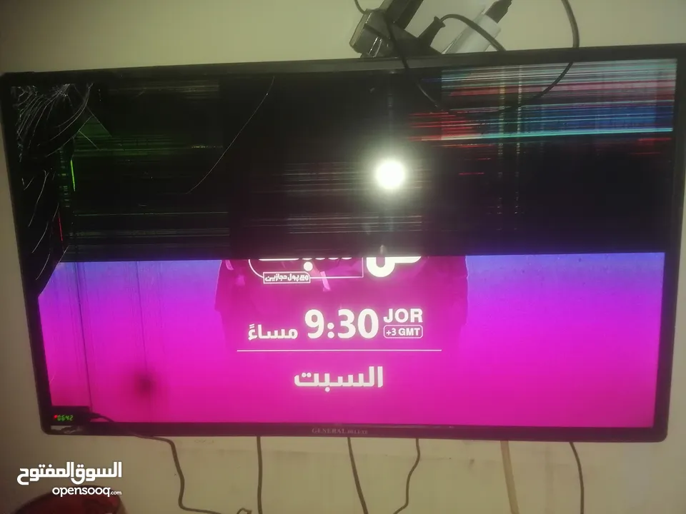 شاشه 32 مكسوره ولكن شغاله ممتازه