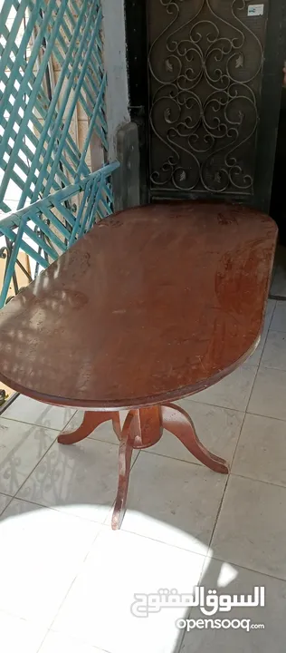 طاوله سفره بحاله جيده جدا بدون كراسي