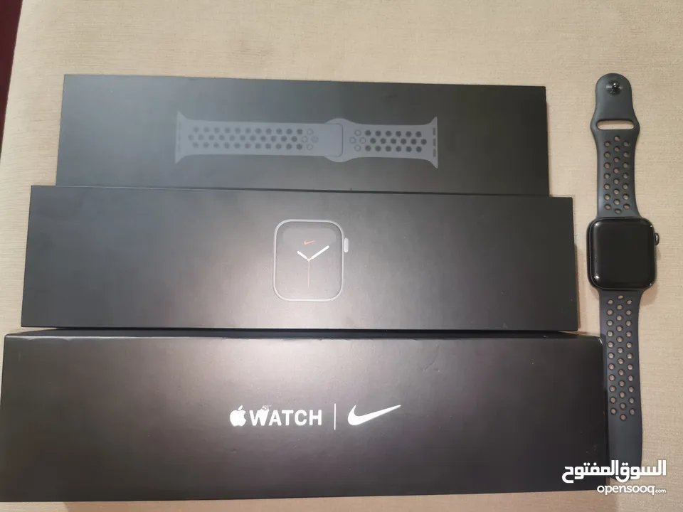 Apple watch series 5 44mm Nike edition 98% battery health