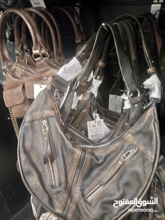 فرصة قبل العيد شروة بسعر حرق للبيع بالجملة شناتي ستاتي براند Stradivarius الاسباني 100 حبة مشكلين