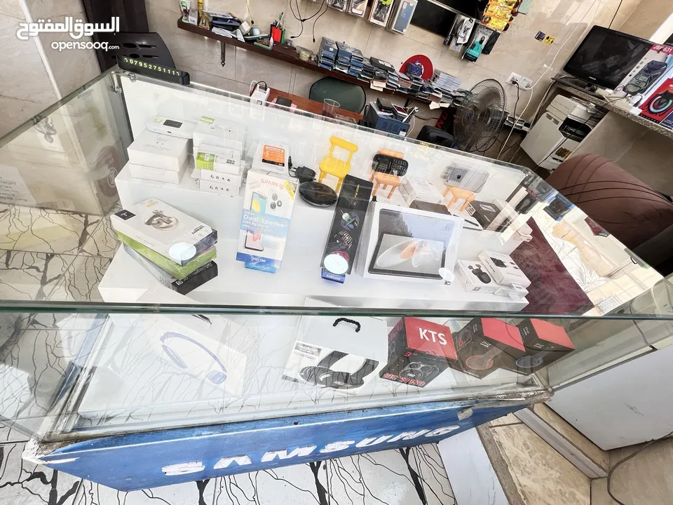 محل اجهزه خلويه واكسسواراتها للبيع بداعي السفر