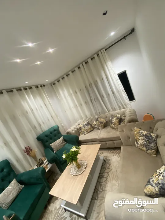 طقم كنب 7 مقاعد جديد بحاله الوكاله