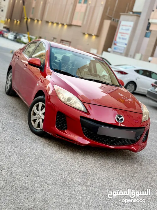 mazda 3 mid option 2012 model in excellent condition