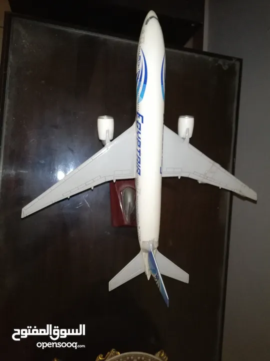 نموذج معدنى لطائرة لاحدي شركات الطيران العالمية ويصلح  لشركات السياحة وهواة التحف