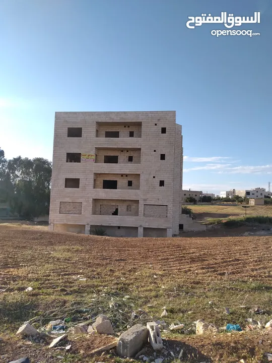ارض تجارية موقع مميز بالقرب من الجامعة الألمانية مع إسكان مبني على الارض