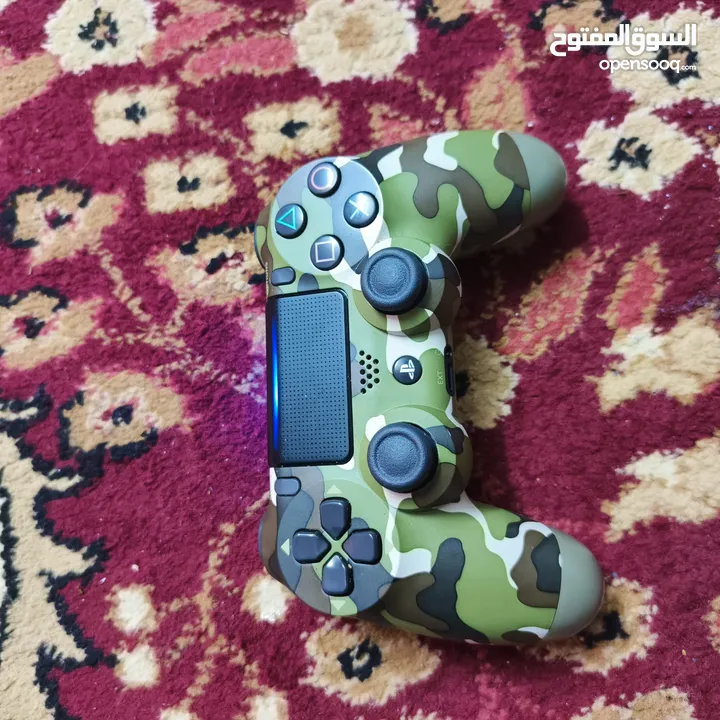(Playstation 4 pro (1T بلايستيشن 4 برو 1 تيرا  امريكيه مع الكرتونه و ايد اصليه و وحده كوبي PS4 (1T)