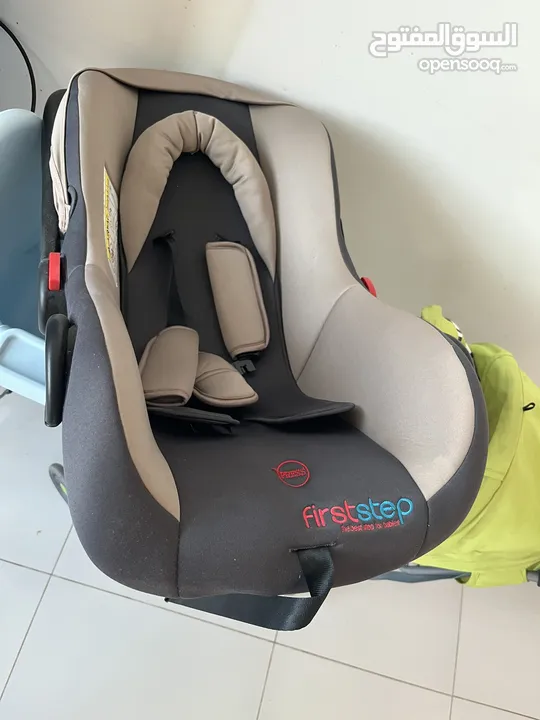 Infant / baby car seat used only once. Expat leaving country.