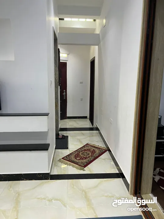 شقة فندقية ارضية مستقلة درجة اولى الفرناج بالقرب من جهاد مول 5 و مركز الحائس التجاري