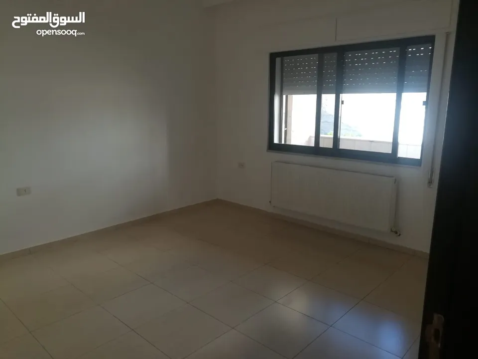 طابق مستقل من فيلا للايجار في ضاحية الرشيد مقابل فندق قصر الحرير