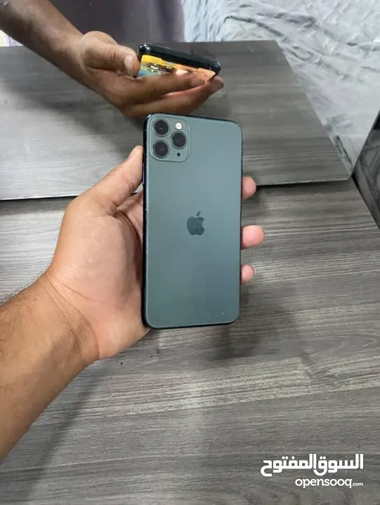 وكاله بسعر حرقق  بسعر الايفون11 العادي iPhone 11 Pro Max