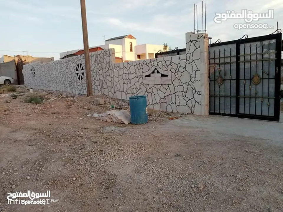 تركيب جميع انواع الحجر والشحف وجميع انواع الديكورات في داخل انحاء المملكه