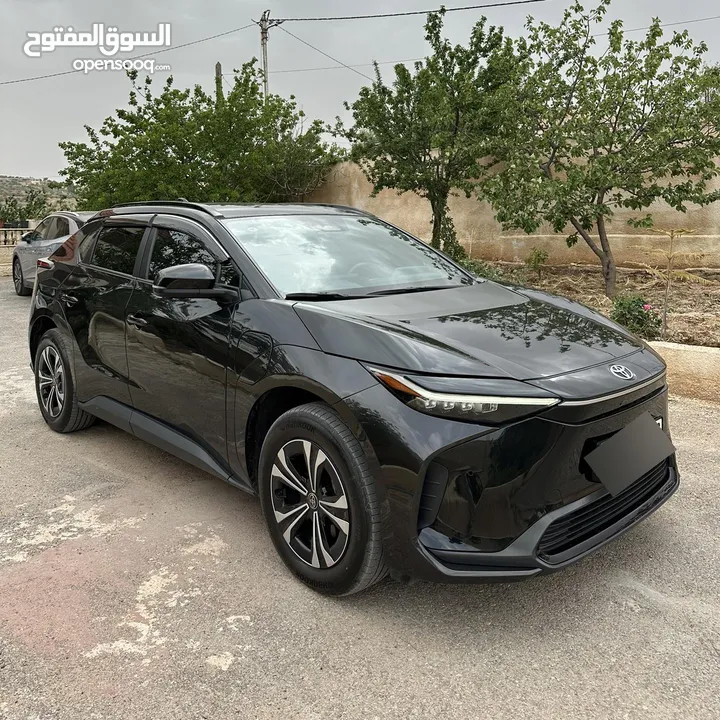 لعشاق التميز BZ4X اسود (صنف نادر.7 كاميرات.4 شاشات.)فحص كامل مالك أول من الزيرو بحالة الوكالة
