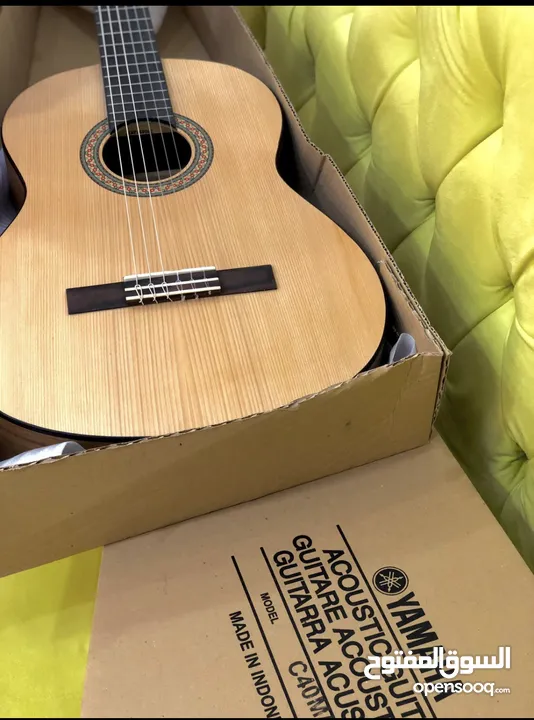 جيتار جديد للبيع ماركة ياماها  New Yamaha guitar for sale