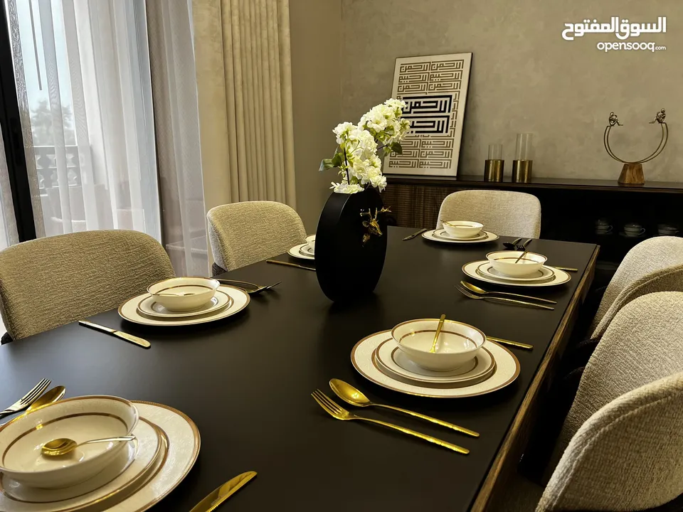 للبيع العاجل شقة مجددة 3 غرف + غرفة خادمة دخول مباشر للشاطئ