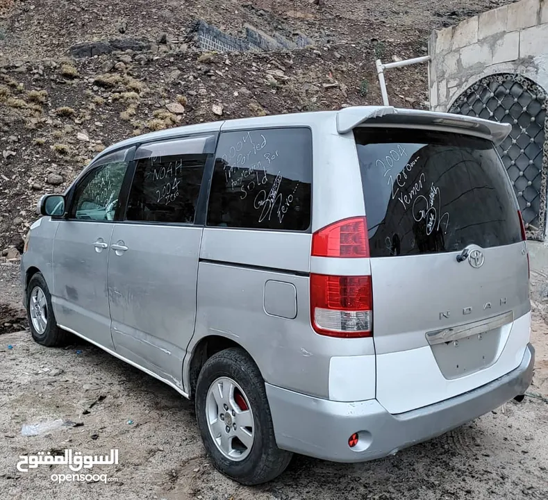 toyota noah 2005      باص نوها 2005