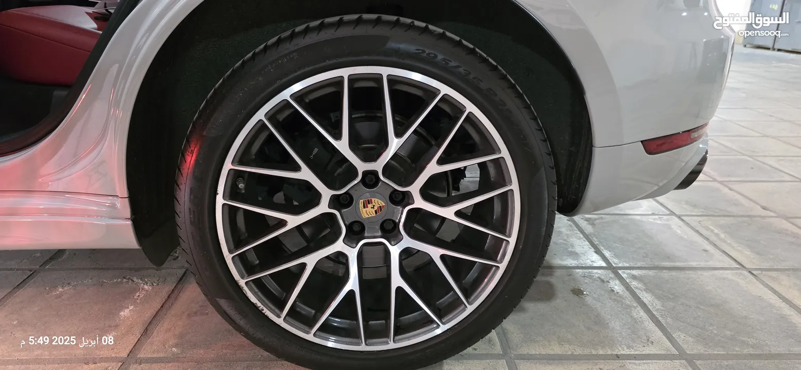 Porsche macan 2019  رمادي فاتح  وارد الوكاله مالك واحد   مواصفات خاصه ...مالك واحد  بسعر مميز