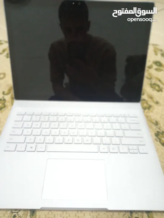 لابتوب Microsoft وكاله