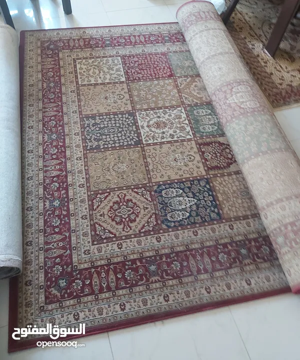 طقم سفرة  10 كراسي + طقم جلوس 7 مقاعد بحالة جيدة جدا + سجاد + طاولات جانبية