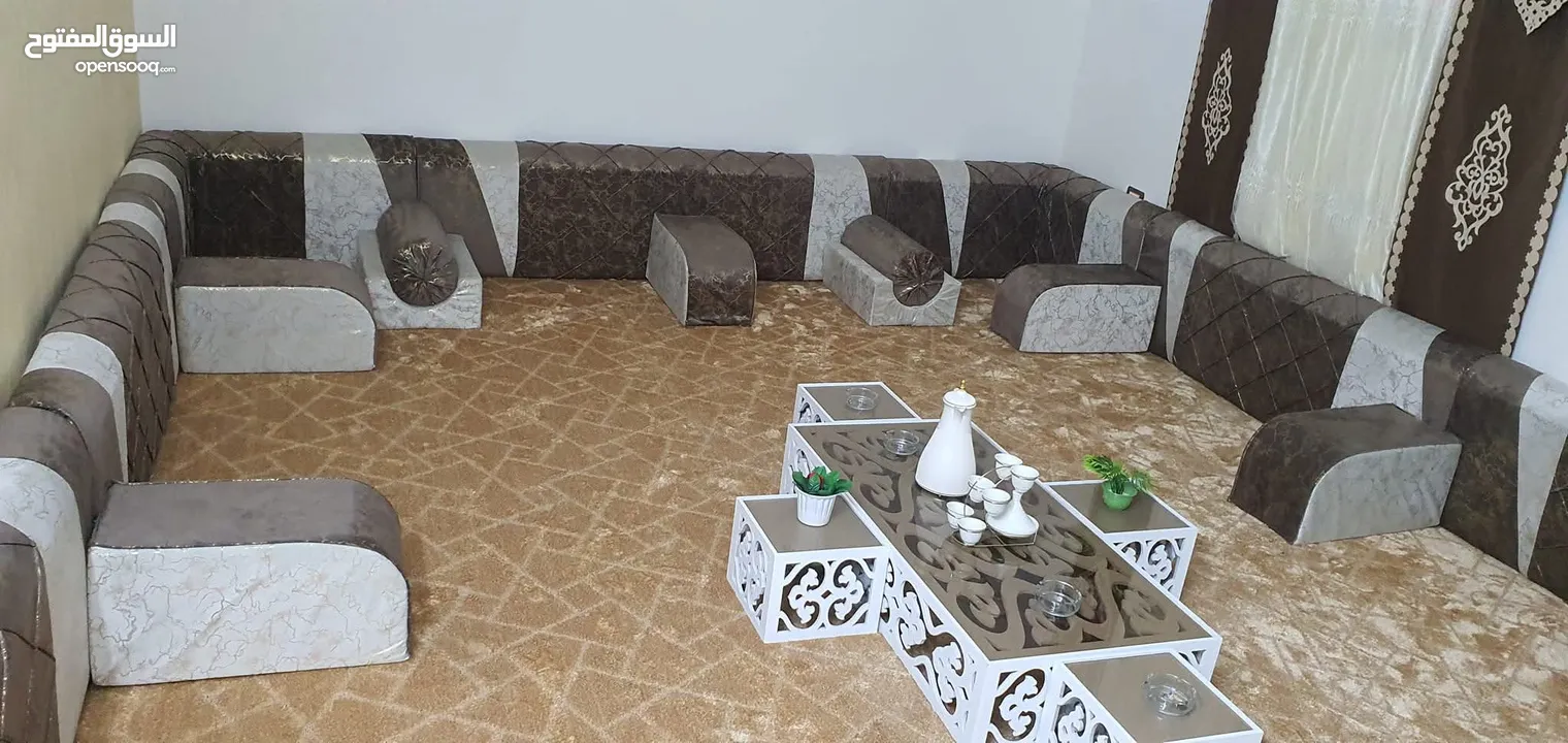 تفصيل جميع المجالس العربية والخليجية يوجد مجالس جاهزه ستاندر يوجد برادي جاهزه وتفصيل