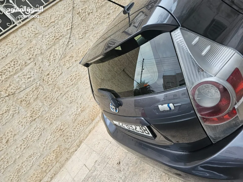 تويوتا بريوس C  بحالة جيدة للبيع