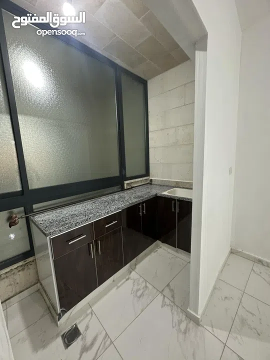 للايجار شقة صغيرة كمكتب او عيادة