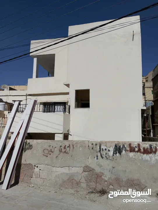 عمارة  سكنية 3 طوابق + شقة منفصلة    على شارع تجاري