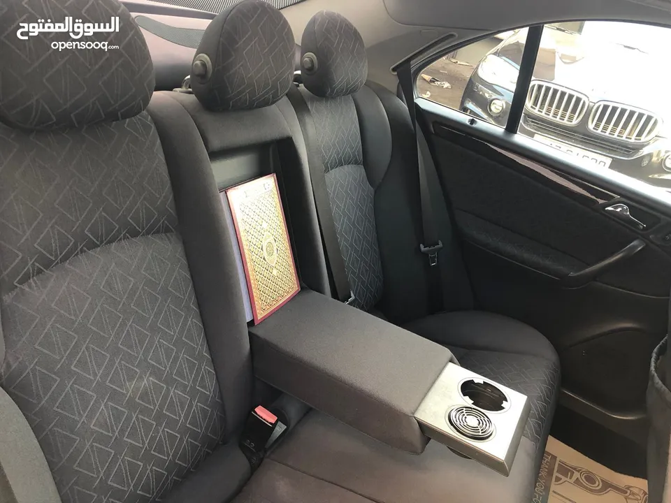 مرسيدس C200 فحص كامل للبيع موديل 2004 لون كحلي