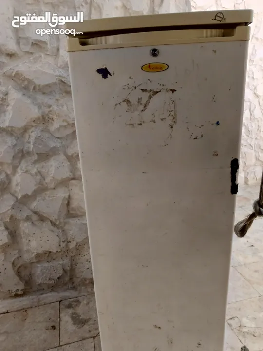 فريزر شغال مي بالميه ولا بحاجه لتنطيف شبه جديد مش مصلح نهائا