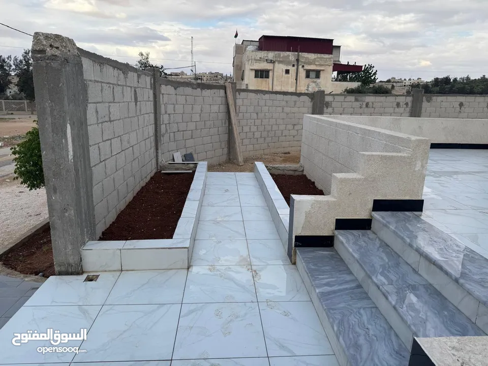بيت للبيع مميز منطقه هادئه جدا