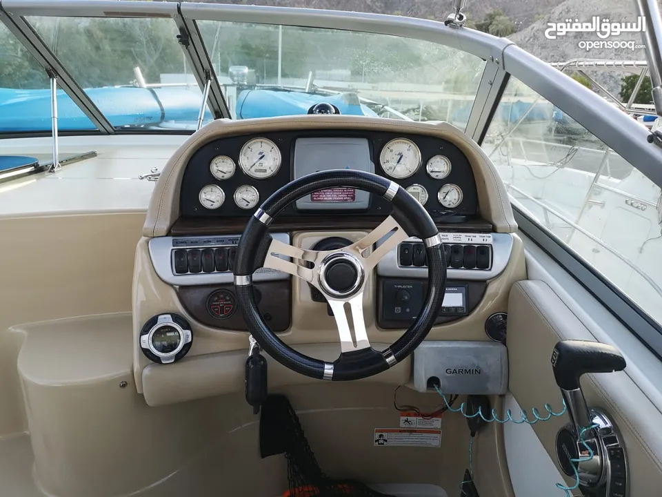 Cabin Cruiser Four Winns 30ft  Model 2015 in New Condition