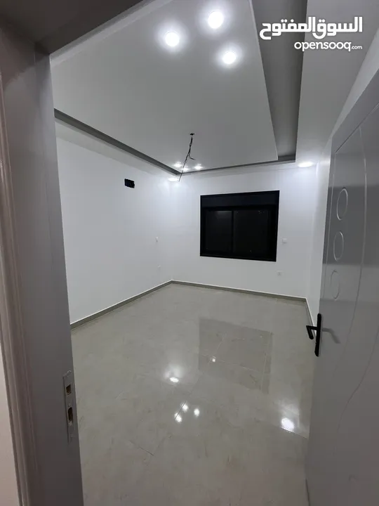 شقة للبيع منطقة الثامنة طابق روف هندسي 154 مع ترسات