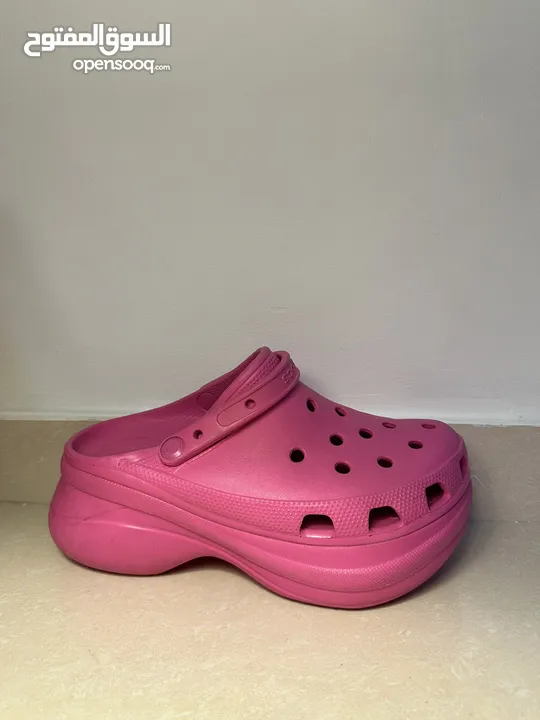 كروكس crocs حذاء رياضي/ شبشب بكعب عالي مريح وعصري