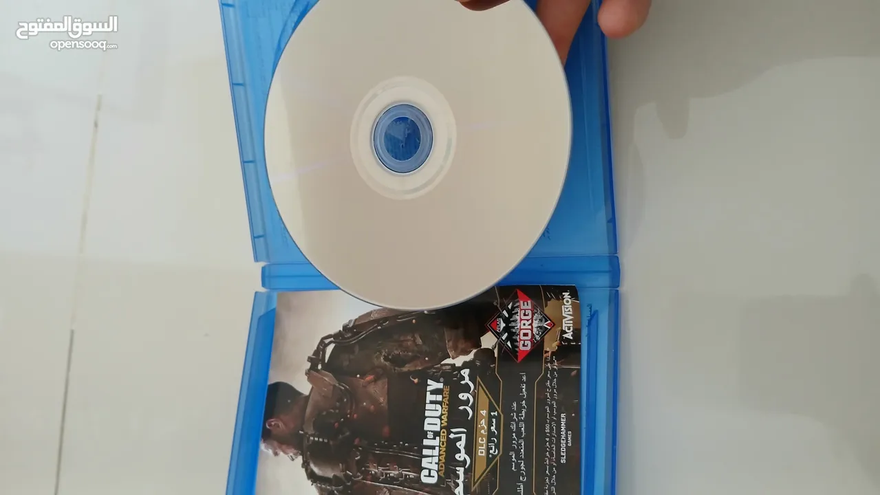 2 CD's CALL OF DUTY ADVANCED WARFARE AND WATCH DOGS 2 IN PERFECT CONDTION !