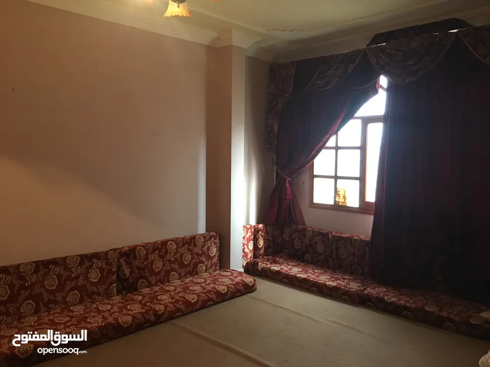 شقة للإيجار مفروش جزئي بالاتات الموجود نضيفة بمنطقة سوق الجمعة طريق بوسته العمروص