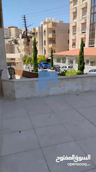 شقة أرضية فاخرة للبيع في الجاردنز  - خلف جريدة الرأي 185م مع ترسات 110م تشطيب سوبر ديلوكس