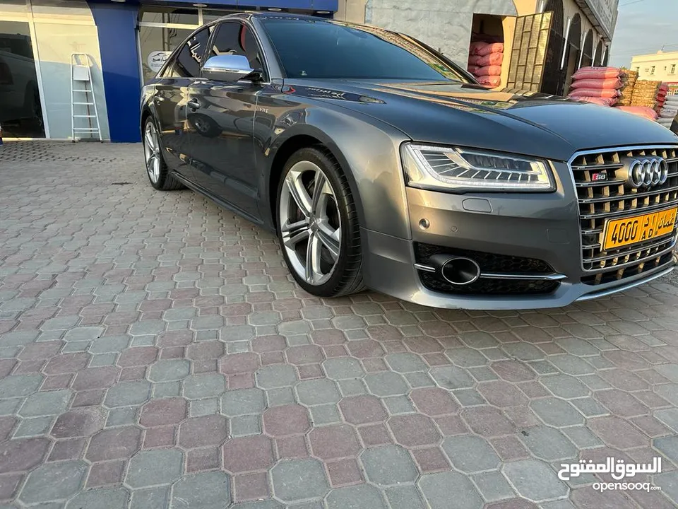 اودي S8 وكالة عمان 2015 السياره في قمة النظافه