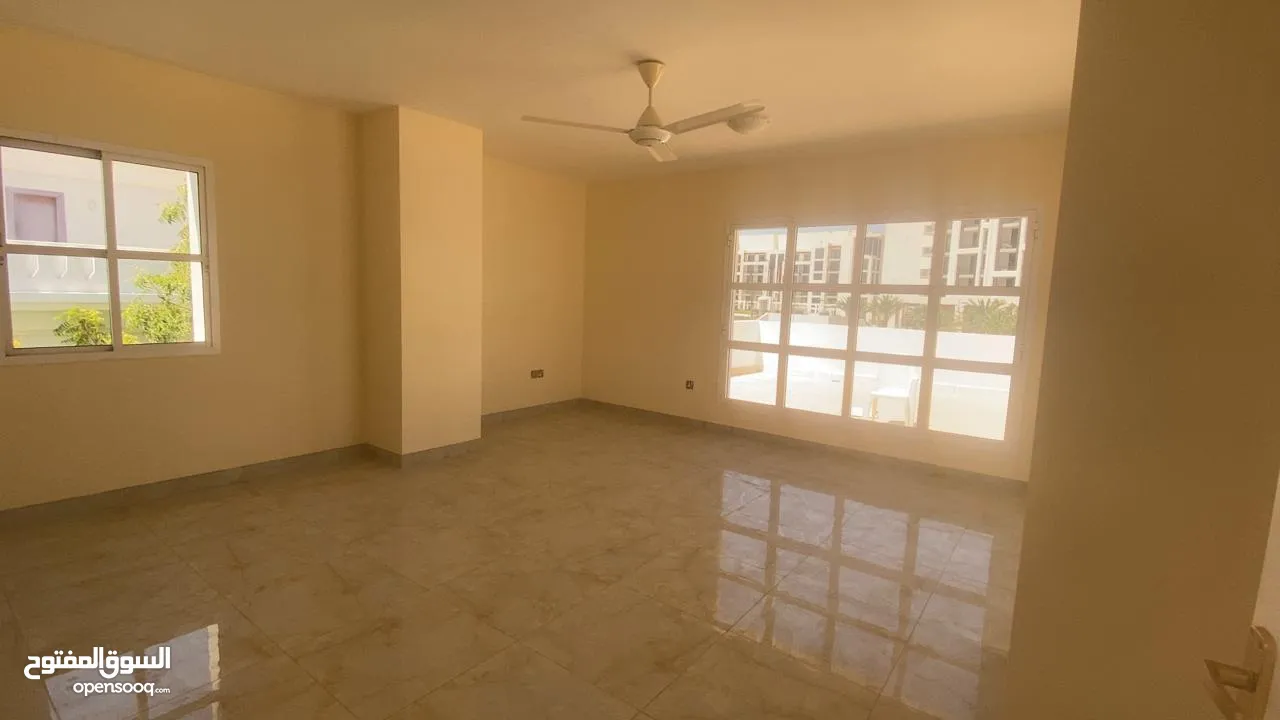 6Me33-Luxurious modern 5+1BHK Villa for rent in Qurm near Al Shati Street.