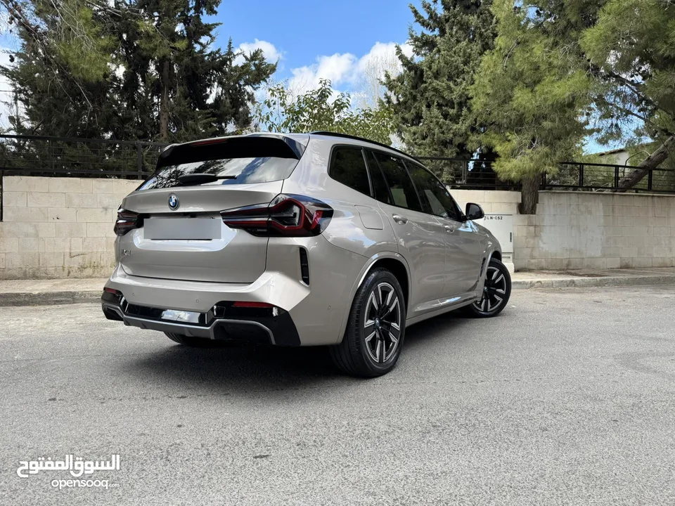 BMW IX3 2023 وارد و كفالة الشركة BMW ابو خضر مالك واحد تصنيع الماني فحص كامل بدون حوادث او دهانات