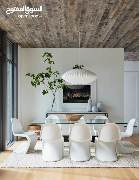 4 White Authentic Verner Panton (by Vitra) Chairs.
