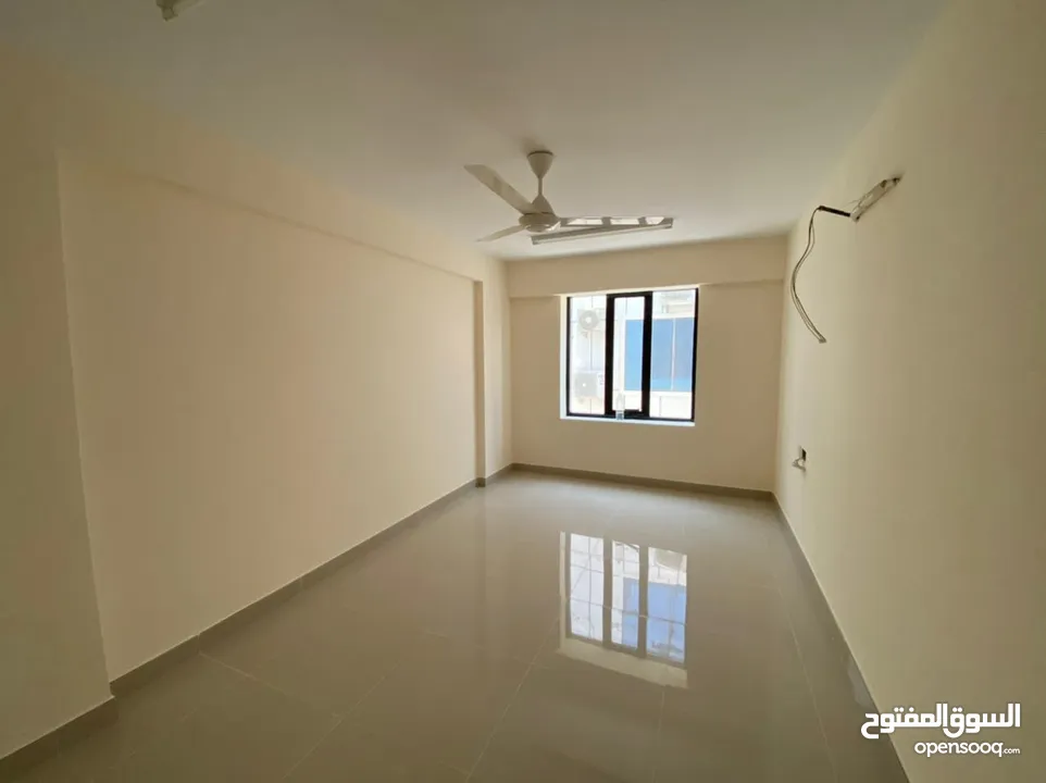 شقة سكني تجاري للايجار في المعبيلة شامل مياه و انترنت مجانأ -  commercial resed for rent in Mabilla