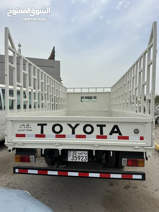 Toyota Lory Dyna 2010 sal