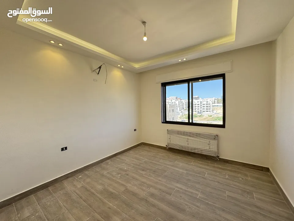شقة مميزة للبيع طابق اول مساحة 230م بخلدا بتشطيبات مميزة (مشروع 120)