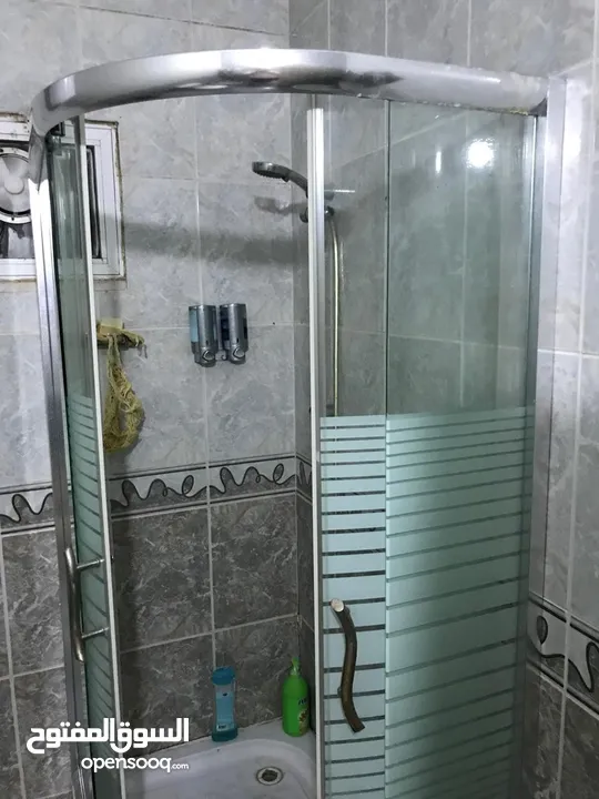 شاور بوكس نظيف جداً بسعر مغري