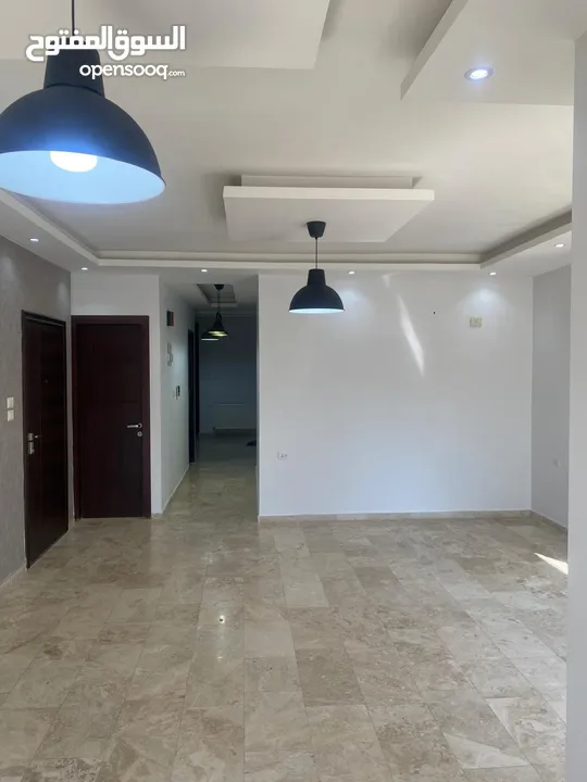 شقة فارغة للبيع او للإيجار في حي الصحابة - ref: 14582