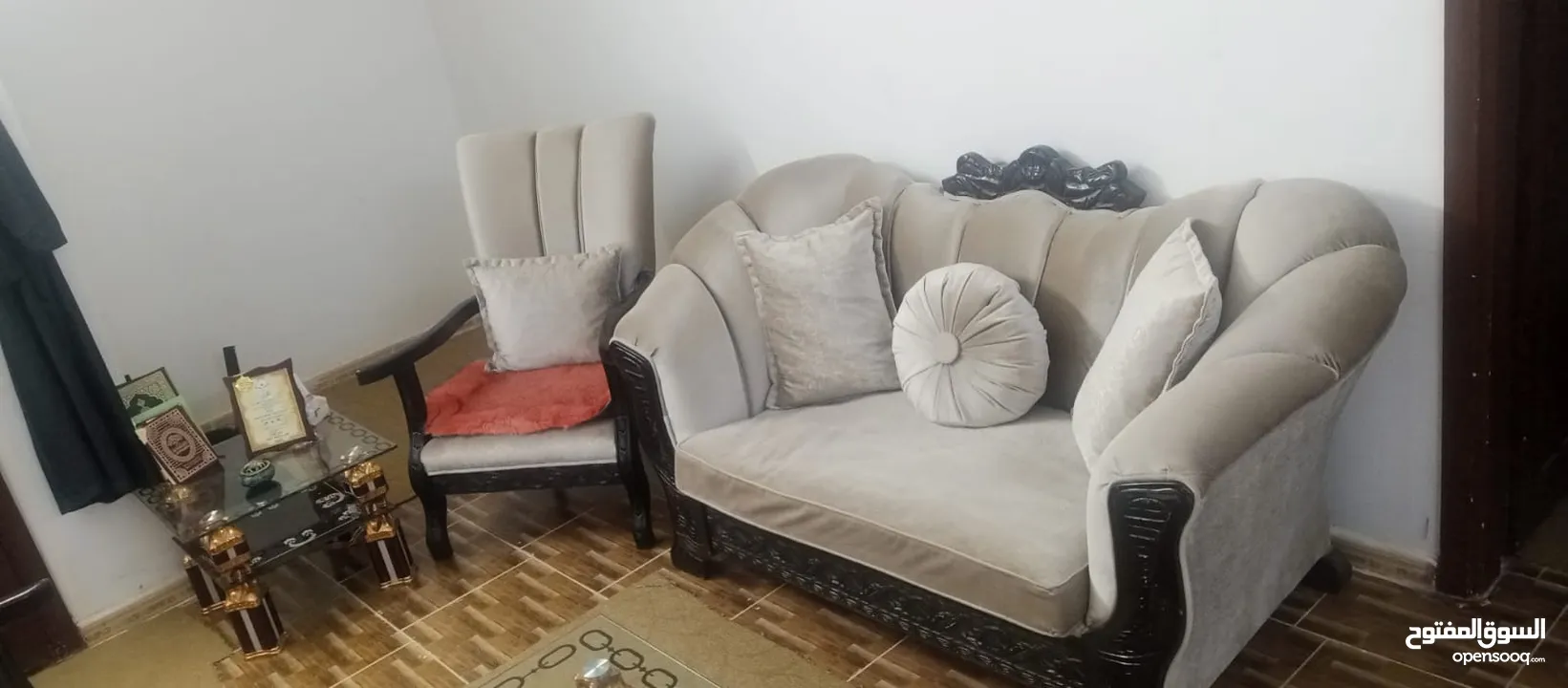 طقم كنب بحال الوكالة مثل ما هو موضح بالصور